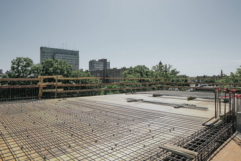 Łódź. Budowa parkingów wielopoziomowych w Łodzi. Powstają kolejne piętra. Kiedy koniec prac?