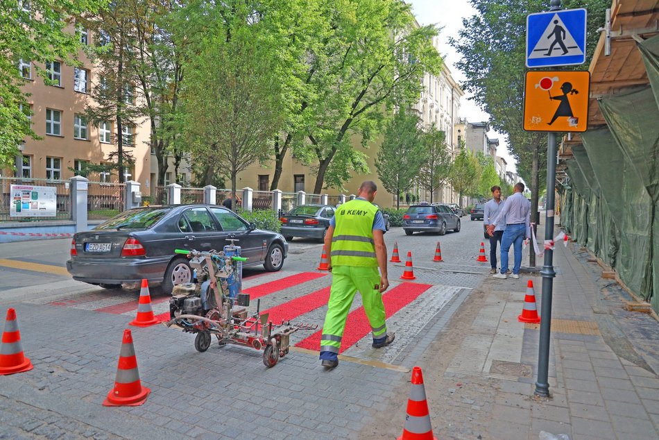 malowanie przejścia dla pieszych