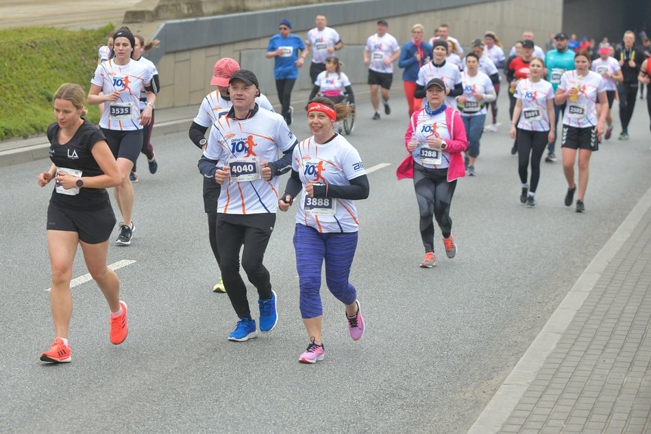 DOZ Maraton 2023. Brałeś udział w biegu? Znajdź się na zdjęciach!