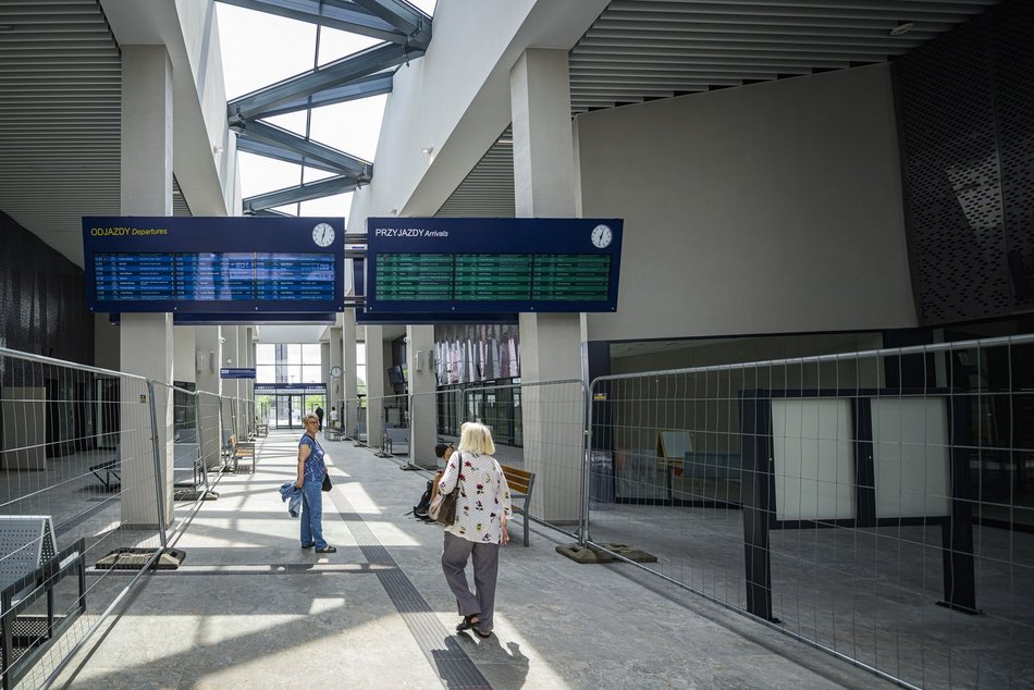 Nowy dworzec Łódź Kaliska od środka! Korytarze, kasy i zejścia na perony