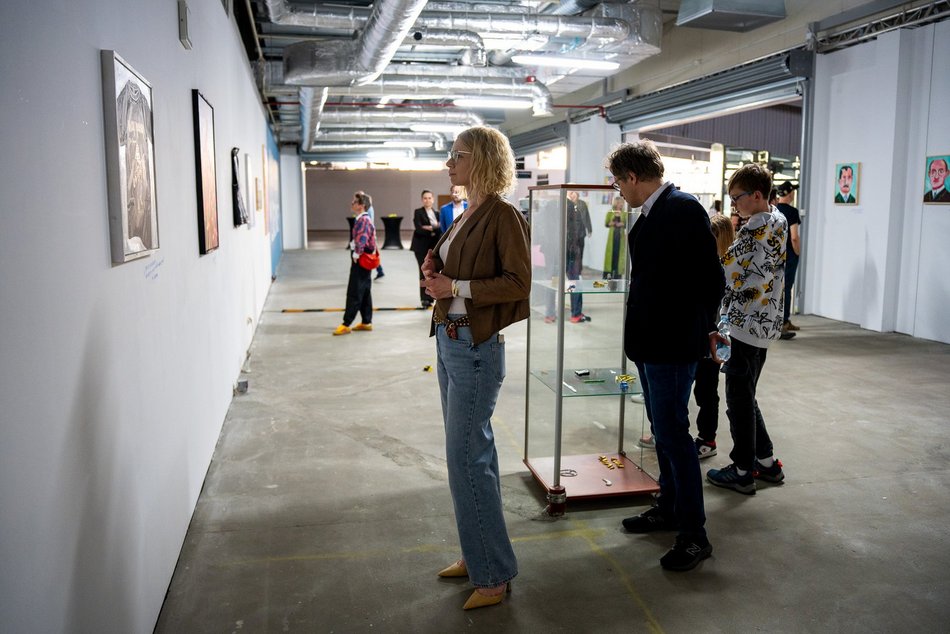 Galeria sztuki na... lotnisku w Łodzi! Oczekiwanie na samolot będzie przyjemnością!