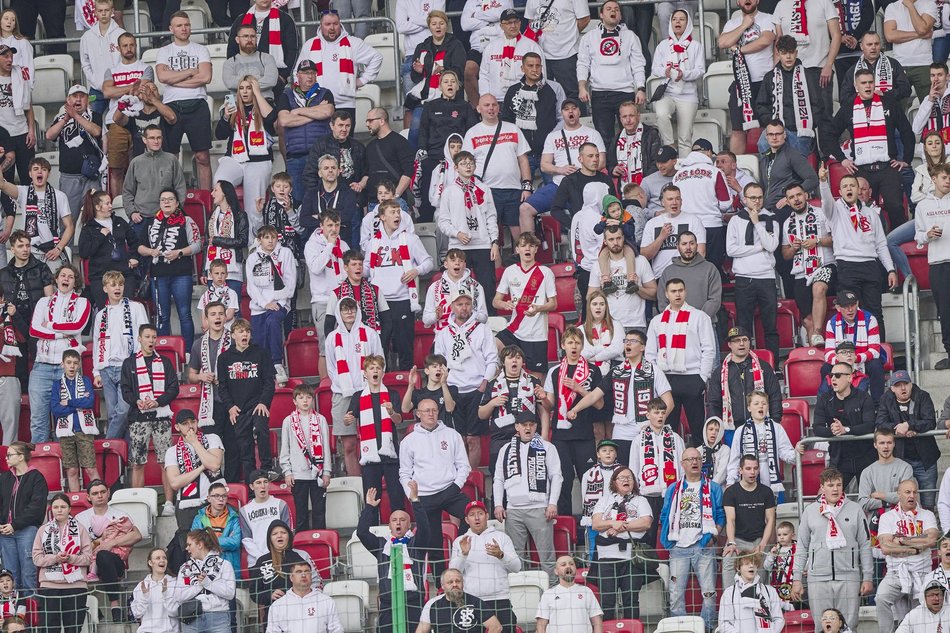 Kibice ŁKS Łódź na meczu z Radomiakiem Radom
