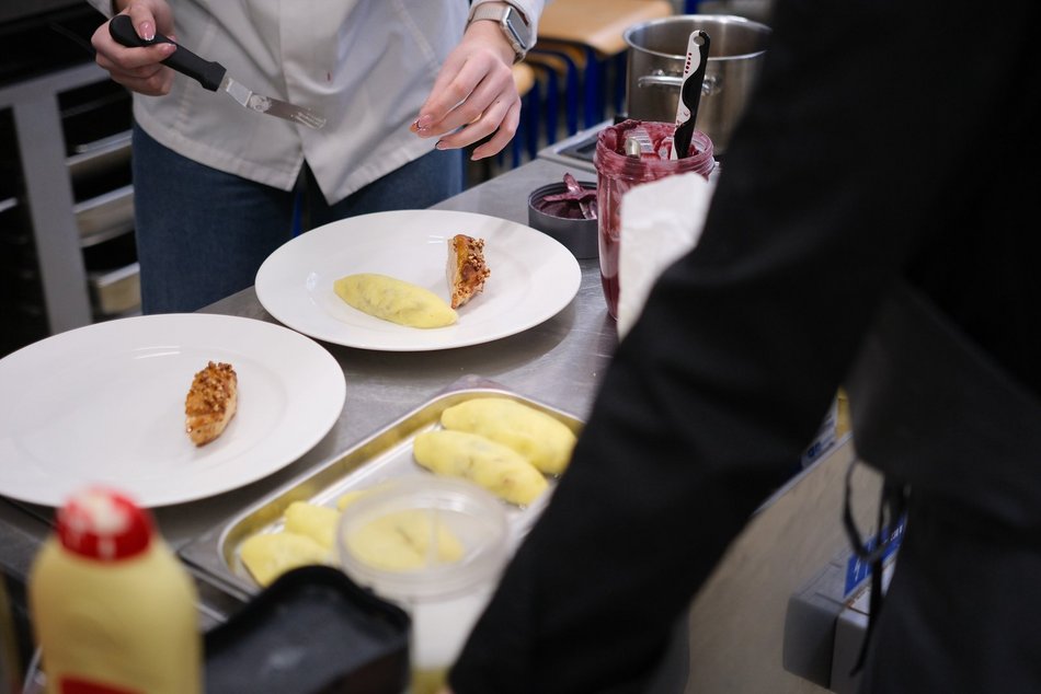 Łódź. Uczniowie Zespołu Szkoł Gastronomicznych w Łodzi