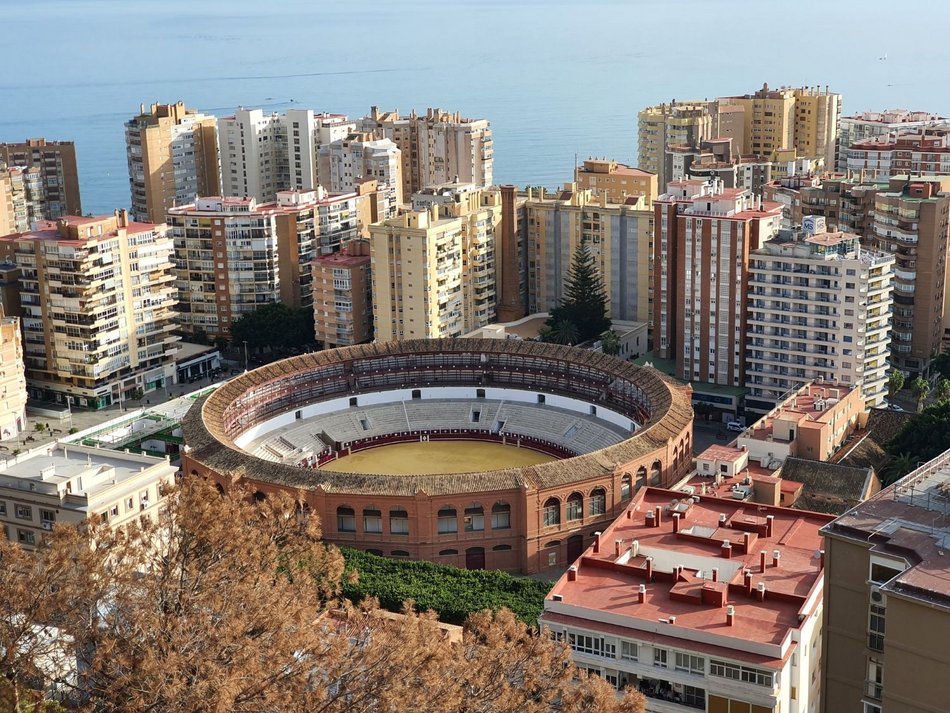 Łódź. Zima w Łodzi? Wsiądź w samolot i leć po witaminę D! Kierunki z lotniska w Łodzi