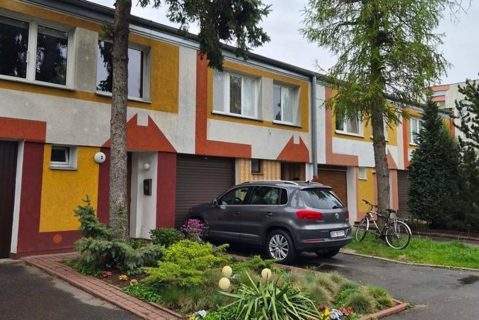 Łódź. Ukryte domki pomiędzy blokami w Łodzi. Niby Zarzew, a jak nadmorski kurort!