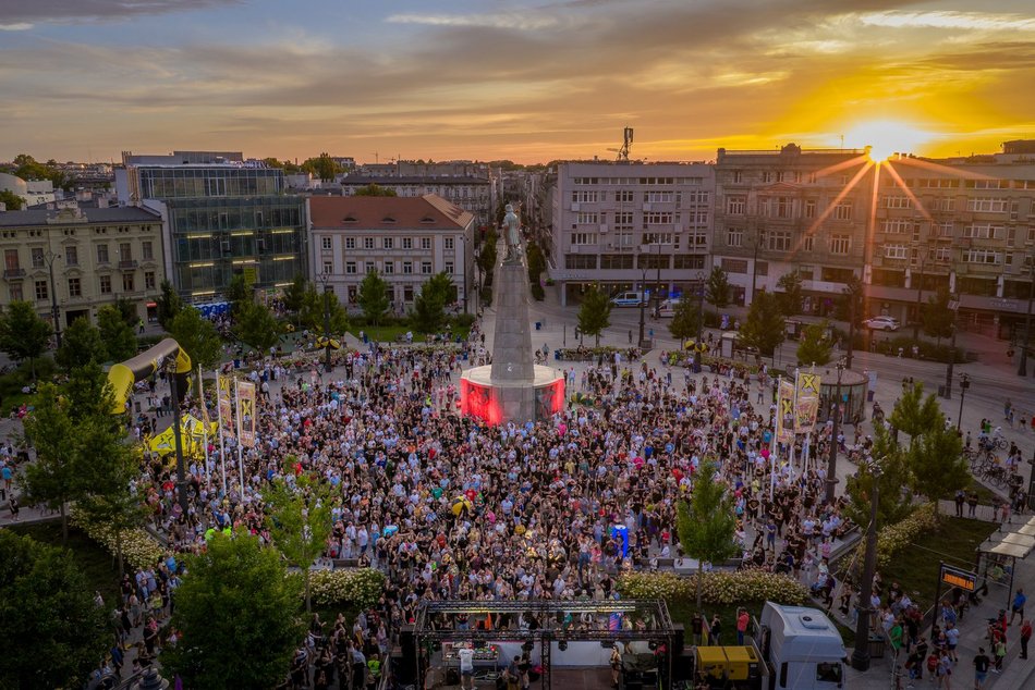 Łódź. Parada Wolności 2025 w Łodzi z lotu ptaka. Te zdjęcia zapierają dech!