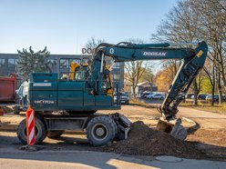 Remont Szparagowej i Wersalskiej. Układają już nowy asfalt