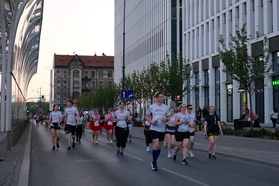 TOP 10 zdjęć z Rossmann Run 2026. Najlepsze kadry z Biegu Ulicą Piotrkowską