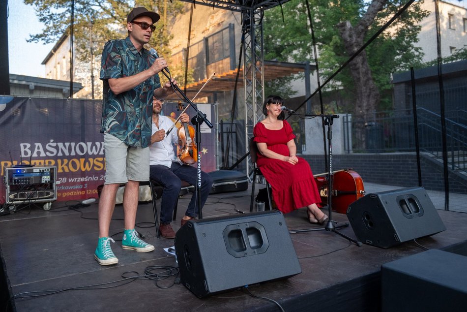 Łódź. Sobotnie Brzmienia na Piotrkowskiej w Łodzi. Klimatyczny początek wieczoru w Pasażu Róży