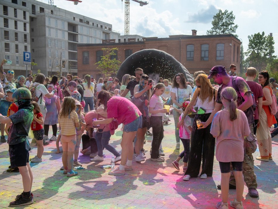 Łódź. Święto Kolorów w Ogrodach Geyera w Łodzi. Świetna zabawa i mnóstwo uśmiechu