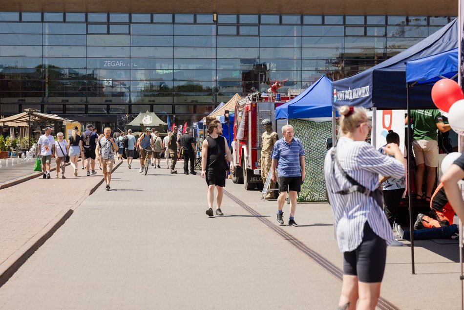 Piknik Weterana w Manufakturze. Pokazy sprzętu, pojazdy wojskowe, wojskowa grochówka