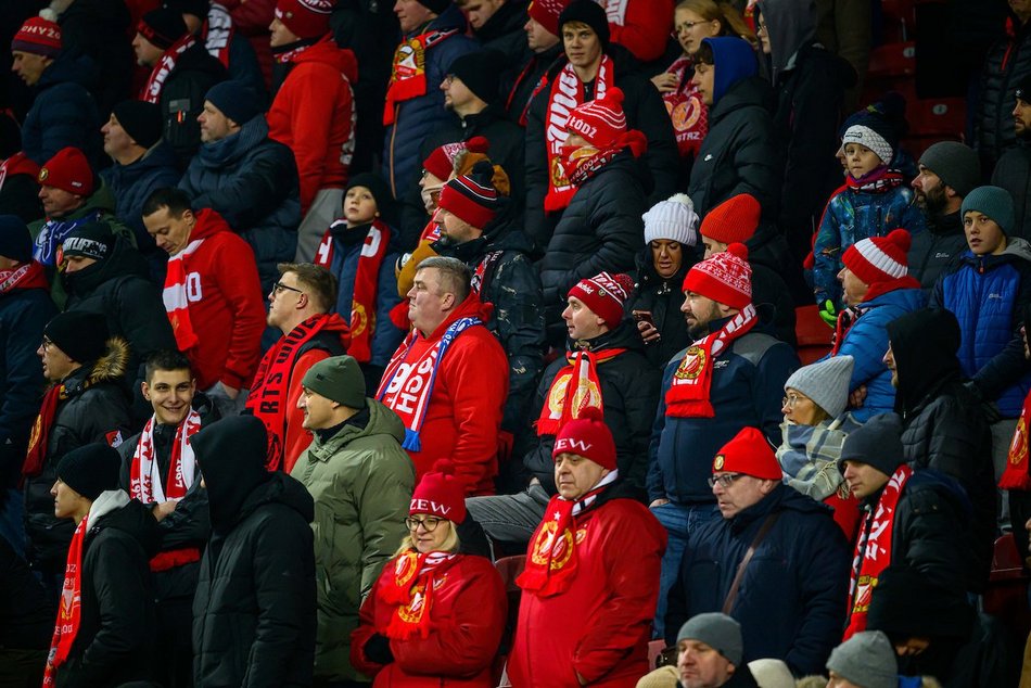 Łódź. Kibice na meczu Widzewa Łódź z Koroną Kielce