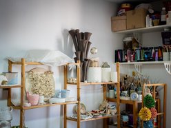 Monika Koprowska z Łodzi. Łączy w swojej pracy miłość do rękodzieła, natury, miasta i ludzi