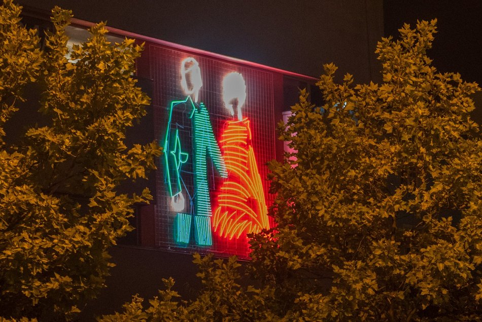 Неони в Лодзі. Пара z Centralu