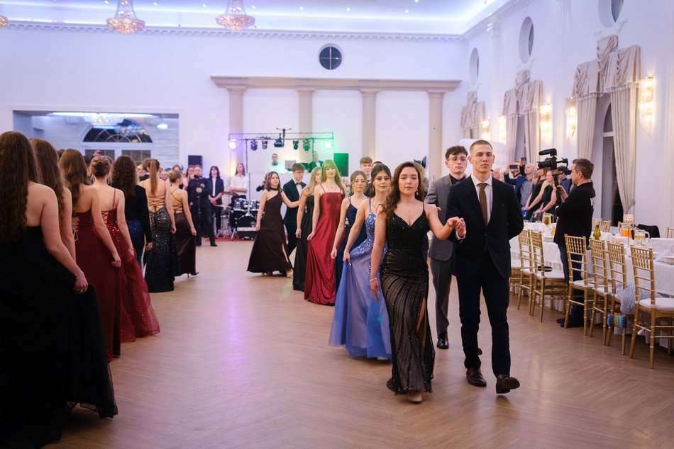 Studniówka XV w Łodzi. Niezapomniane chwile i piękne wspomnienia