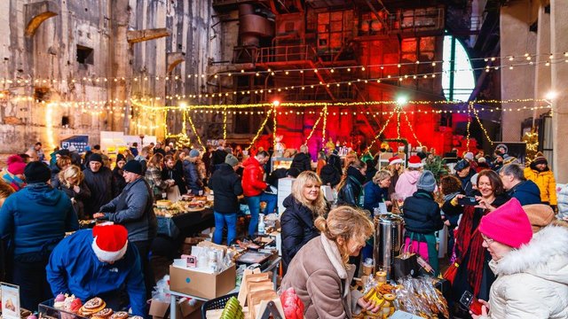 Kulinarny Targ Świąteczny w Fuzji Łódź. Smakołyki, lodowe rzeźby i więcej [SZCZEGÓŁY]