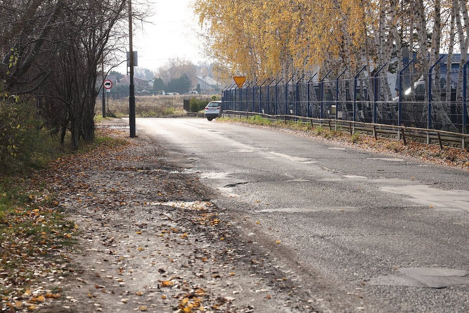 Łódź. Nowy chodnik na Lodowej w Łodzi. Ułatwi dojście do zakładów pracy