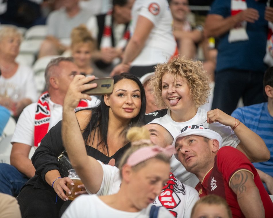 Mecz ŁKS Łódź – Korona Kielce. Kibice na trybunach stadionu przy al. Unii