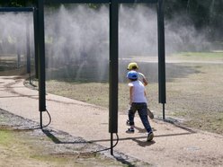 Wodne kurtyny i nowe huśtawki na największym placu zabaw w Łodzi