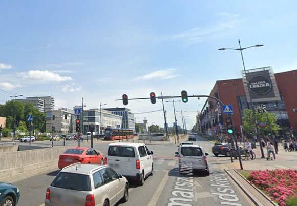 Łódź. Utrudnienia w ruchu w centrum Łodzi. Zderzyły się dwa tramwaje MPK Łódź