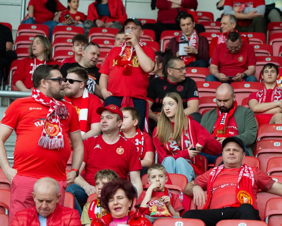 Kibice na meczu Widzewa Łódź z Koroną Kielce