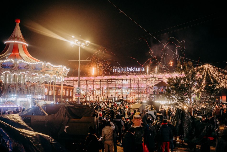 Łódź. Światełko do Nieba zakończyło WOŚP 2025 w Łodzi. Tłumy łodzian i niepowtarzalny klimat