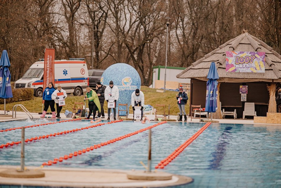 Zimne pływanie w Aquaparku Fala