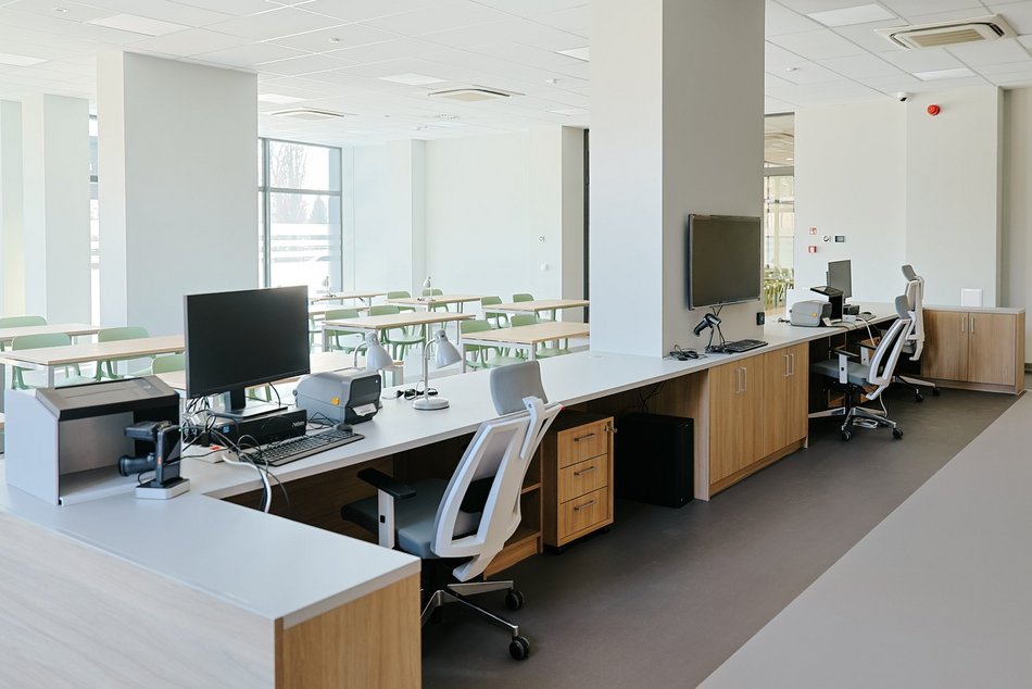 Łódź. Nowy Wydział Ksiąg Wieczystych gotowy. Kryje ponad 40 kilometrów półek