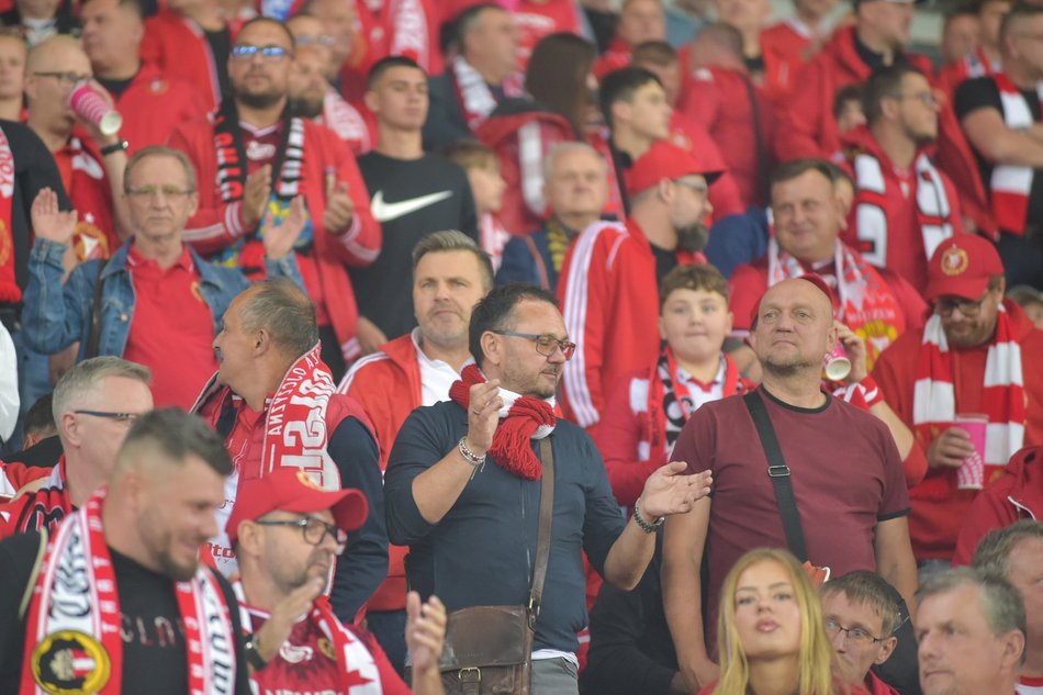 Kibice Widzewa Łódź z Pogonią Szczecin. Byłeś/aś tam? Znajdź się w galerii!