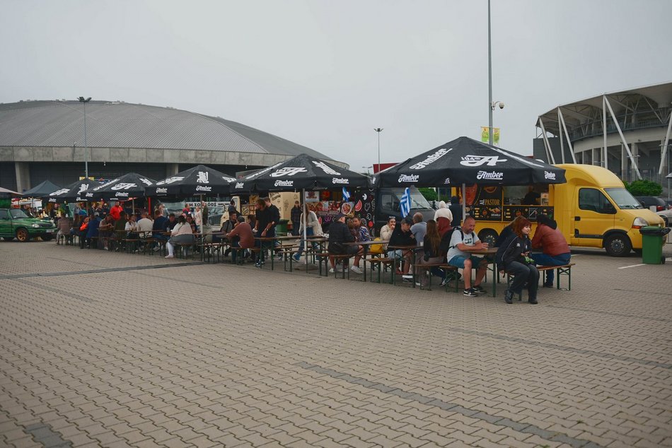 Wielka Szama trwa pod Atlas Areną w Łodzi