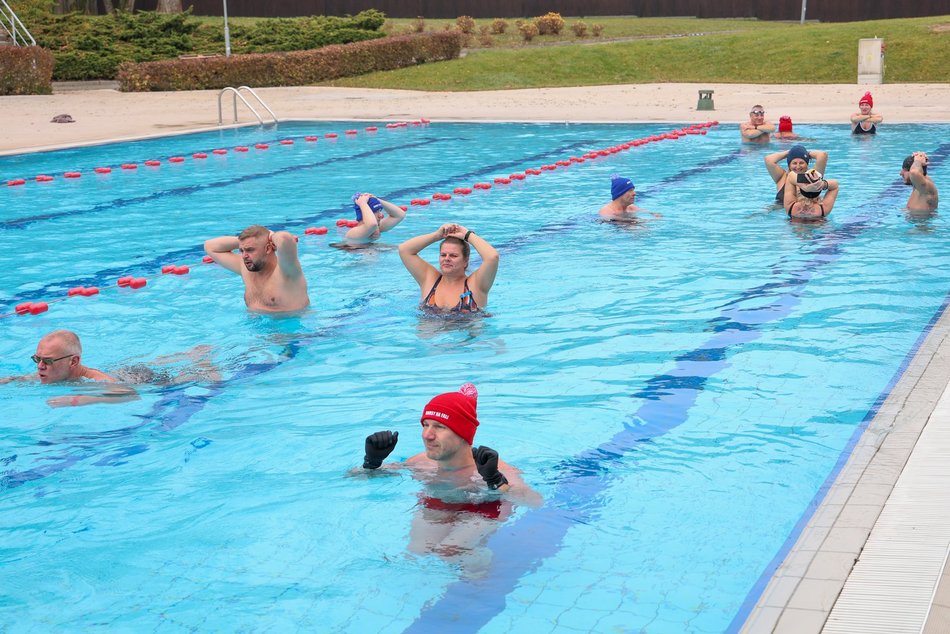 Pierwsze w tym sezonie morsowanie w Aquaparku Fala w Łodzi