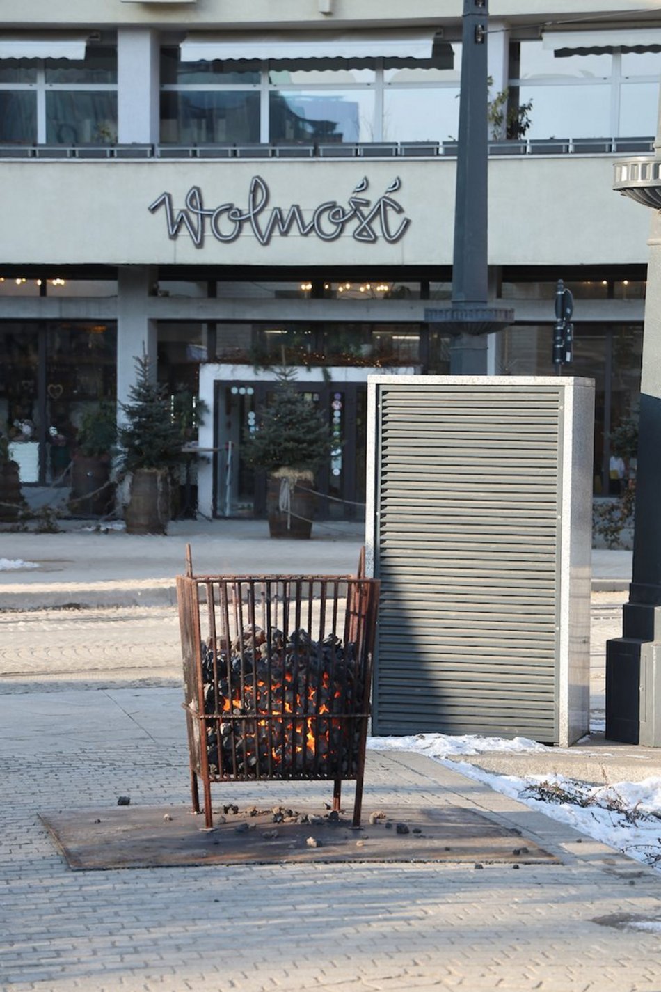 Łódź. Koksowniki na ulicach miasta