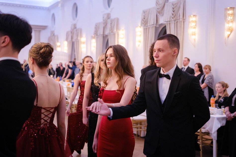 Studniówka XV w Łodzi. Niezapomniane chwile i piękne wspomnienia