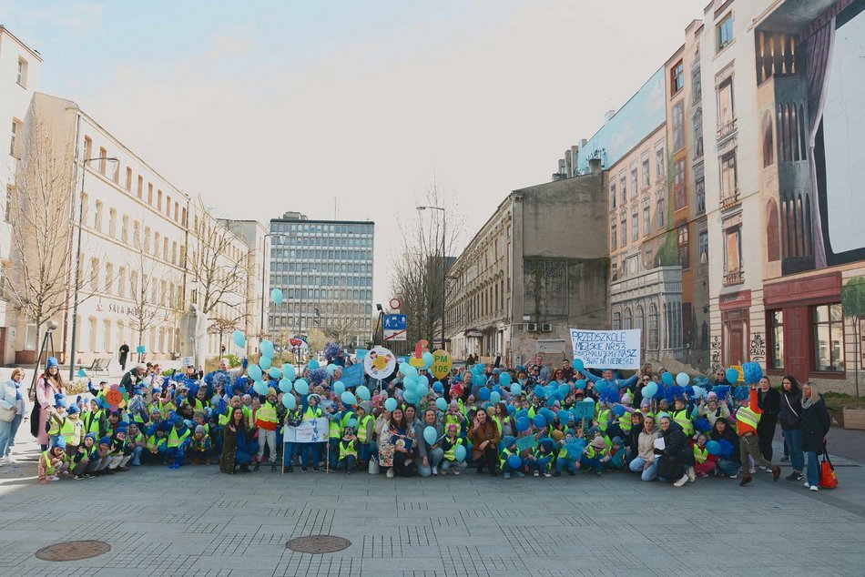 Łódź. Światowy Dzień Autyzmu. Przedszkolaki przemaszerowały Piotrkowską!