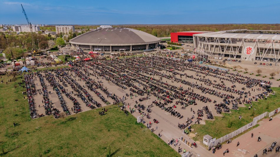 Łódź. Motocykliści opanowali Łódź! Otwarcie sezonu pod Atlas Areną i parada przez miasto