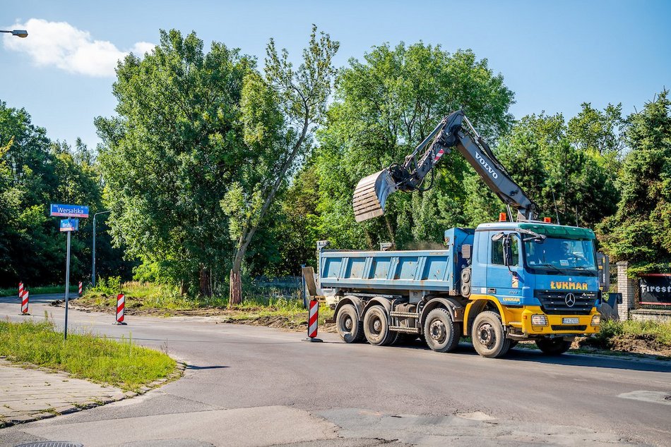 Remont Szparagowej i Wersalskiej wystartował. Dwie ulice na Teofilowie zyskają nowy asfalt i chodniki