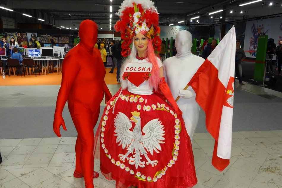 Megi Holi była Łodzią, Polską i... Piłsudskim. Jakimi strojami jeszcze zaskoczy artystka z Łodzi?