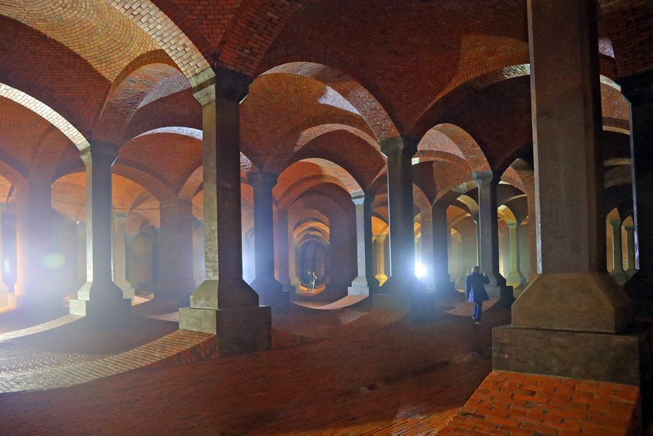 Zwiedzanie podziemnej katedry na Stokach z okazji 600. Urodzin Łodzi