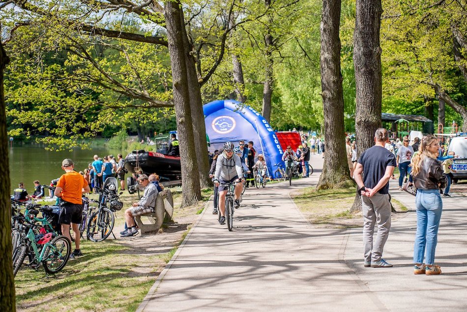 Łódź. Piknik w Arturówku. Łodzianie rozpoczęli majówkę 2025 nad wodą