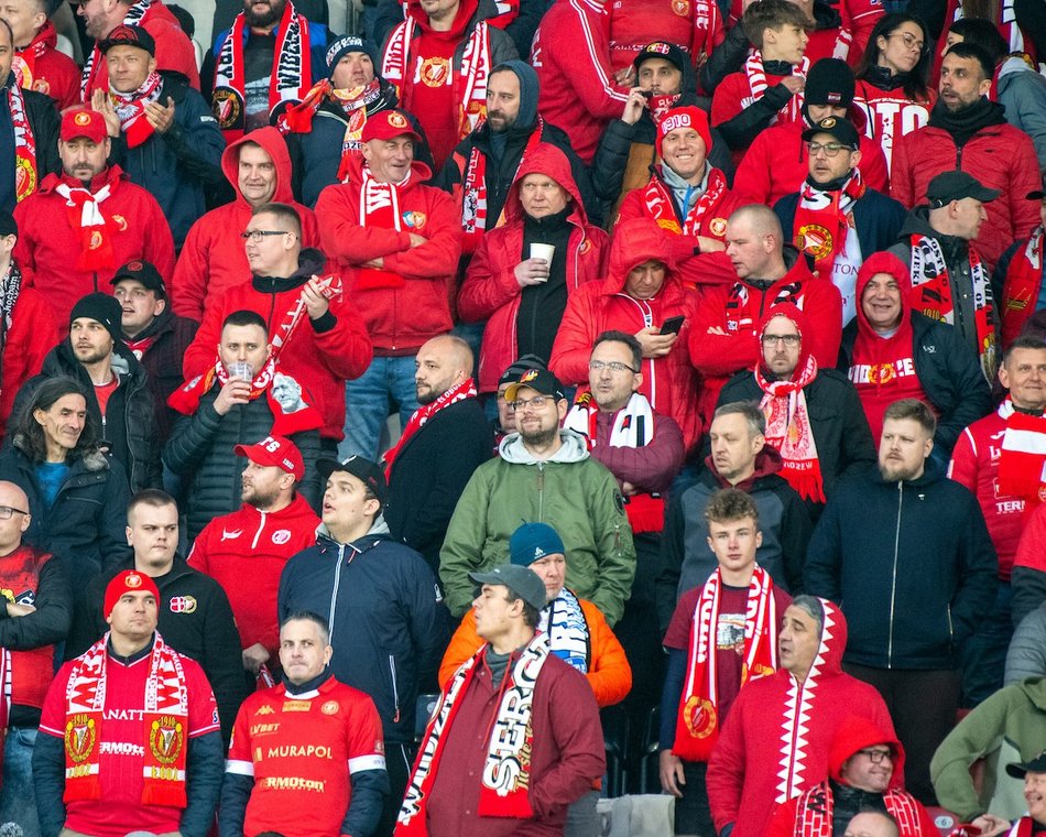 Łódź. Kibice na meczu Widzewa Łódź z Legią Warszawa. Byłeś? Odszukaj się w galerii