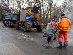 W marcu robotnicy naprawiali drogi w ponad 400 lokalizacjach