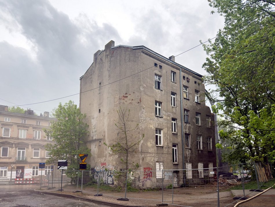 Łódź. Remont Franciszkańskiej w Łodzi. Wyburzają kamienicę, by poszerzyć ulicę!