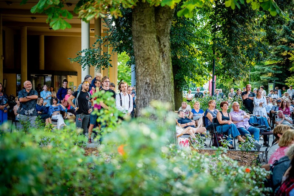 Łódź. Jazzowe Wtorki w Łodzi. Youth Jazz Band wystąpił w Pasażu Róży