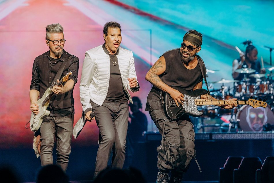 Łódź. Lionel Richie w Łodzi. Ponadczasowe hity porwały publiczność w Atlas Arenie