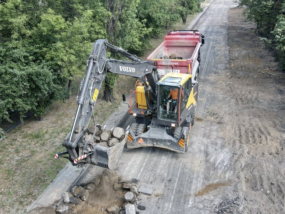 Łódź. Remont, koparka