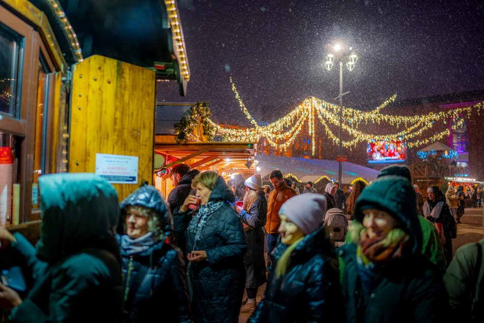 Tłumy w Manufakturze! Jarmark, lodowisko i choinka