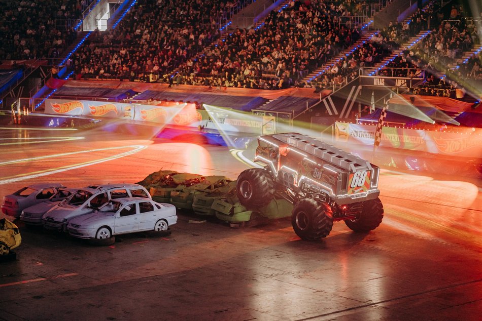Świecące w ciemności Monster Trucki w Atlas Arenie