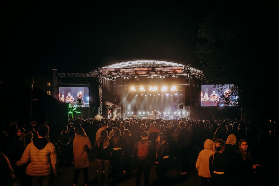 Łódź. Juwenalia 2025 w Łodzi. Pierwsze koncerty na Lumumbowie przyciągnęły tłumy