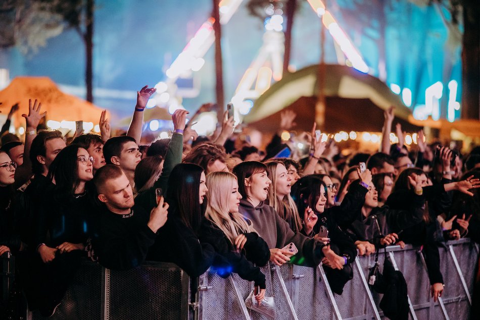 Łódź. Juwenalia 2025 w Łodzi. Pierwsze koncerty na Lumumbowie przyciągnęły tłumy