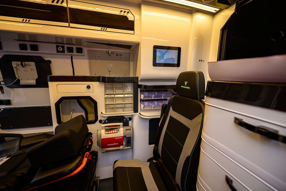 Łódź. Nowa karetka dla Miejskiego Centrum Medycznego „Jonscher”